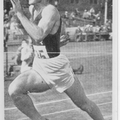 1954-Hector-Hogan-equals-world-record-Sydney